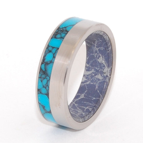This beautifully crafted, titanium wedding ring has an exterior offset inlay of Arizona webbed Turquoise and an interior overlay of Blue Silver M3 Mokume. The aqua rich hue and contrasting graphite tone of the Blue Silver M3 Mokume gives this band a modern appeal. Nicely polished with a mirror finish and flat edges. Pictured at 8mm.